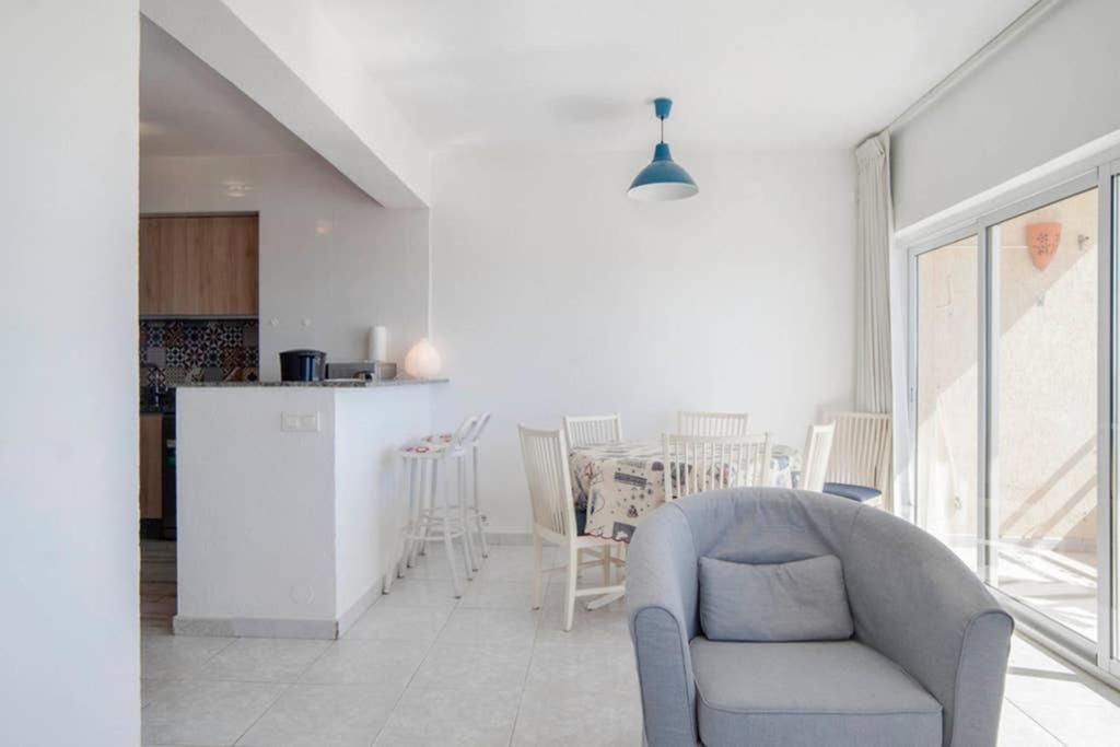 021 - Wonderful Beachfront Apartment With Stunning Sea Views Benalmádena Exteriör bild