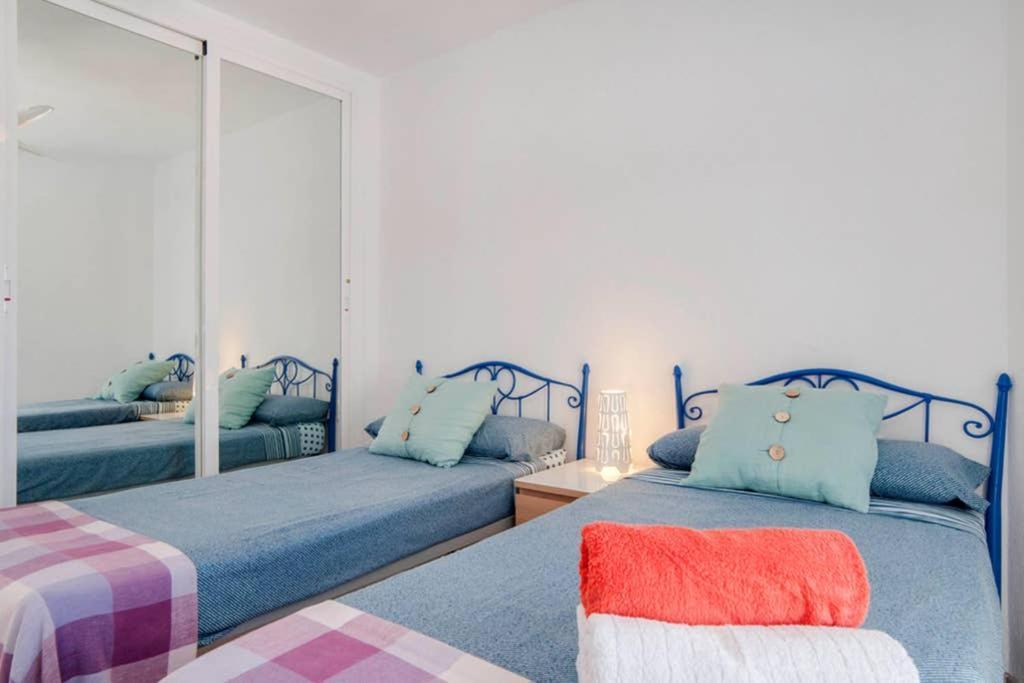 021 - Wonderful Beachfront Apartment With Stunning Sea Views Benalmádena Exteriör bild