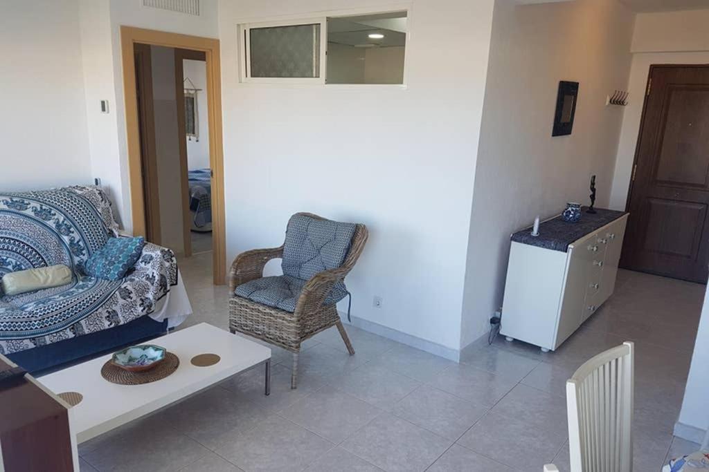 021 - Wonderful Beachfront Apartment With Stunning Sea Views Benalmádena Exteriör bild