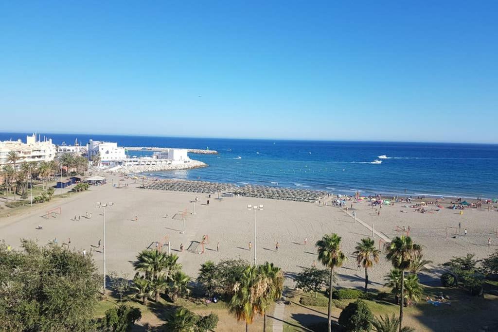 021 - Wonderful Beachfront Apartment With Stunning Sea Views Benalmádena Exteriör bild