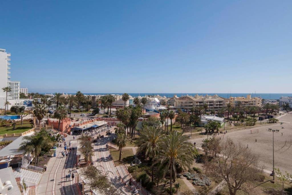 021 - Wonderful Beachfront Apartment With Stunning Sea Views Benalmádena Exteriör bild