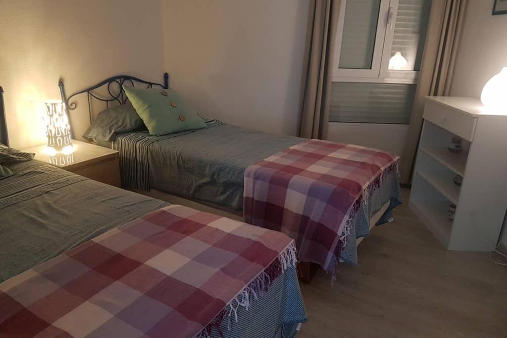 021 - Wonderful Beachfront Apartment With Stunning Sea Views Benalmádena Exteriör bild