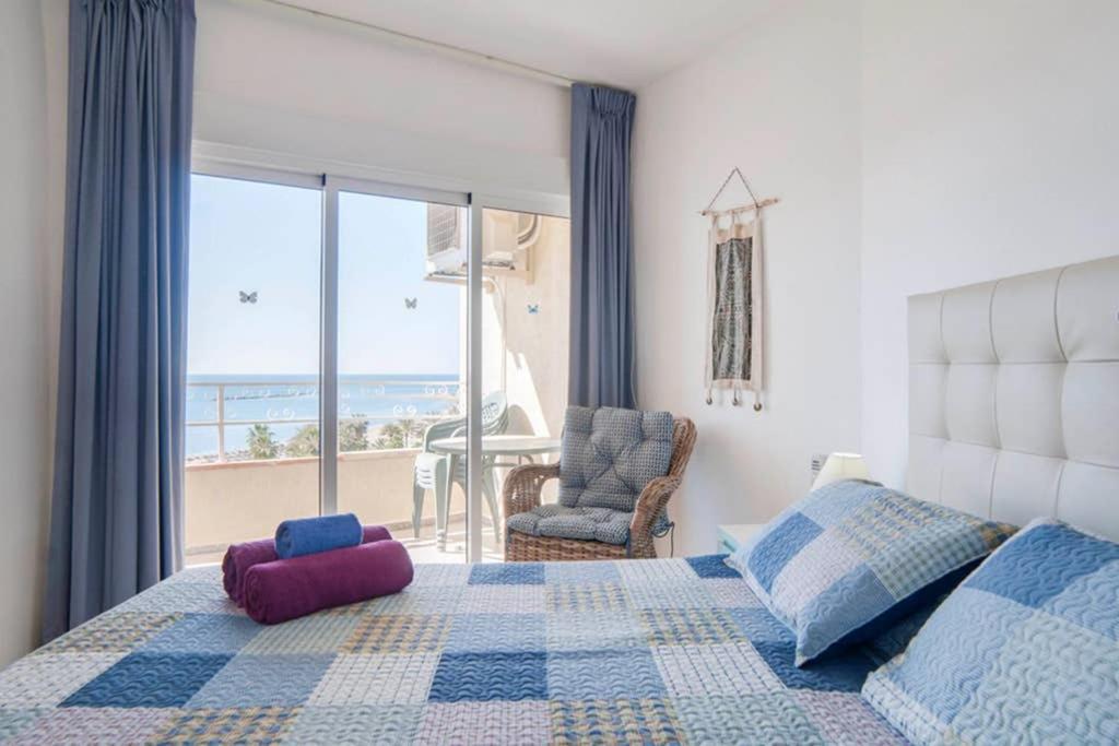 021 - Wonderful Beachfront Apartment With Stunning Sea Views Benalmádena Exteriör bild