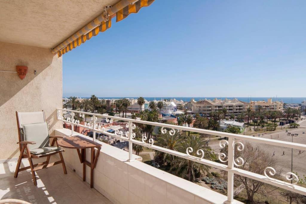 021 - Wonderful Beachfront Apartment With Stunning Sea Views Benalmádena Exteriör bild