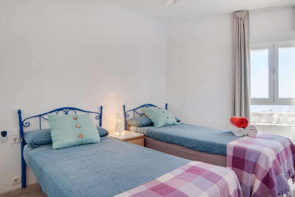 021 - Wonderful Beachfront Apartment With Stunning Sea Views Benalmádena Exteriör bild