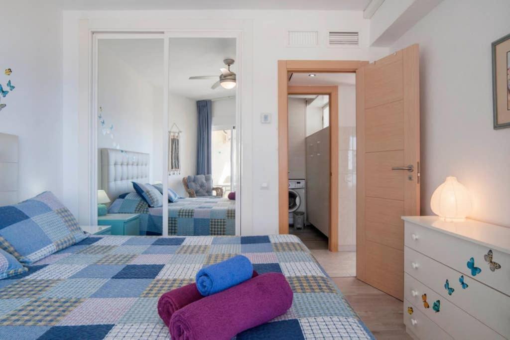 021 - Wonderful Beachfront Apartment With Stunning Sea Views Benalmádena Exteriör bild