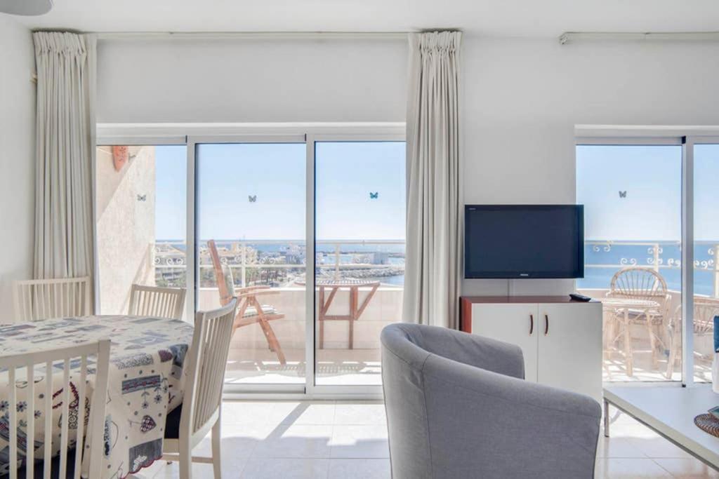 021 - Wonderful Beachfront Apartment With Stunning Sea Views Benalmádena Exteriör bild